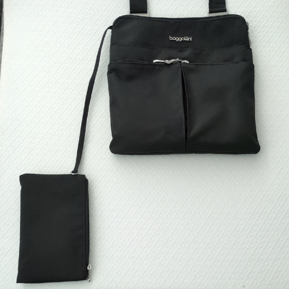 Baggallini Sleek Black Shoulder Bag with Pouch